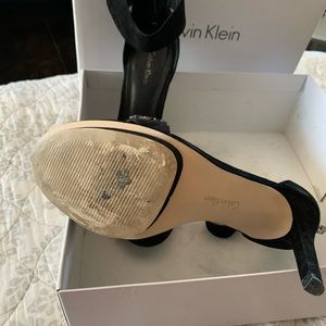 Woman’s heels worn once